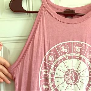 Light pink and white rue 21 tank.